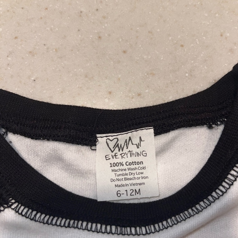 Love Beats Everything Baby Onesie - Black & White - NEW/NEVER WORN - Picture 3 of 3